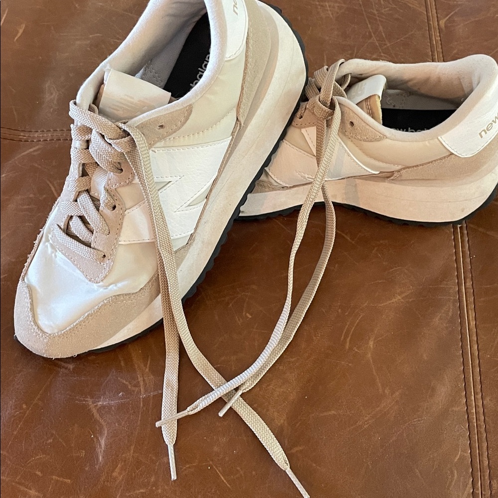 NEW BALANCE 237 Tan Beige and White Sneakers Size 7.5 | EUC